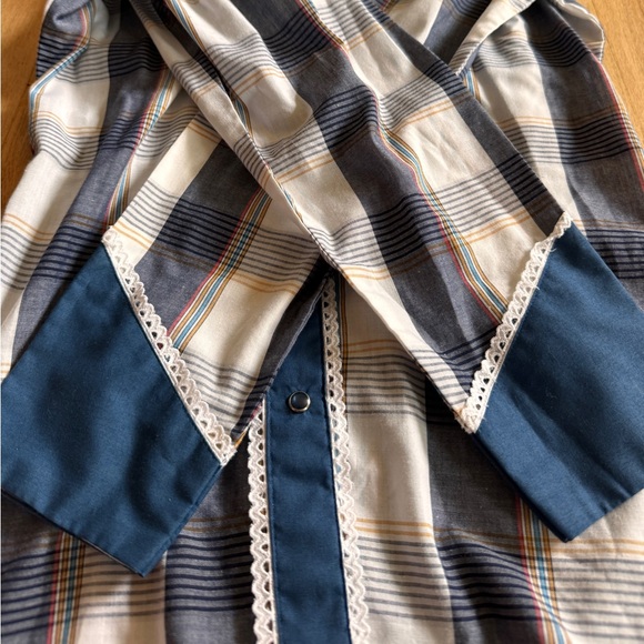 Vintage women’s western pearl snap long-sleeve button-down shirt - Picture 2 of 4